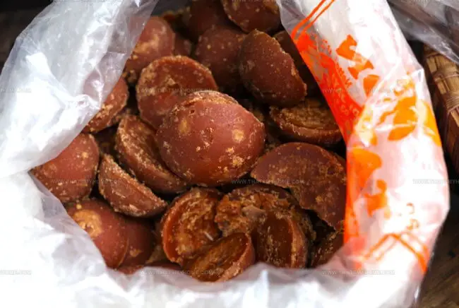 How Does Using Maple Syrup Instead of Coconut Sugar Change Crumb Texture?