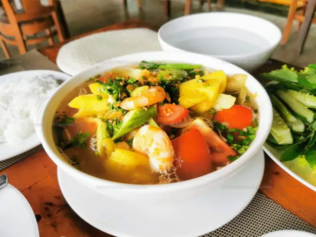 Sweet And Sour Tamarind Soup (Canh Chua)