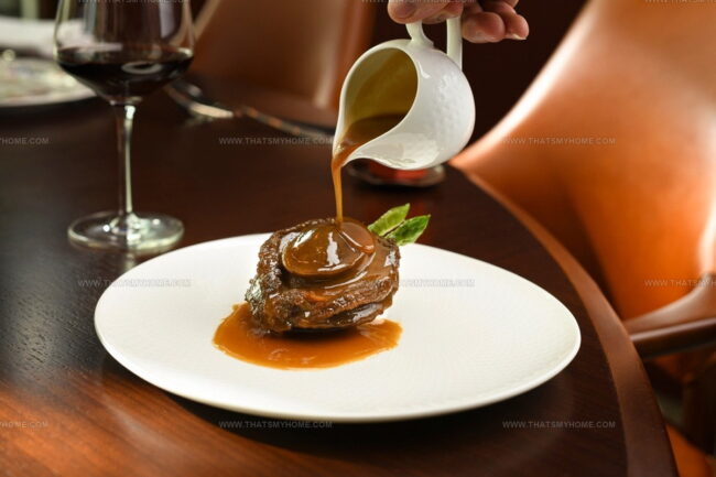 What Sauces Are Commonly Served With Meat, Fish, or Vegetables in North America?