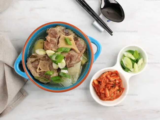 Oxtail Soup (Kkori Gomtang)
