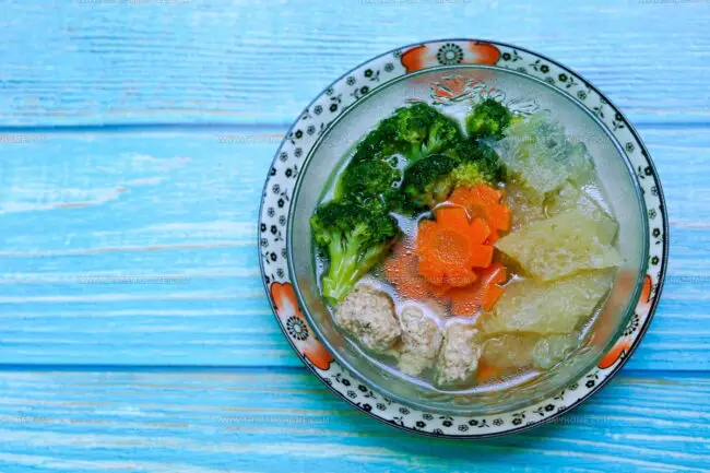 Vietnamese Pork Rind Soup (Canh Bong)